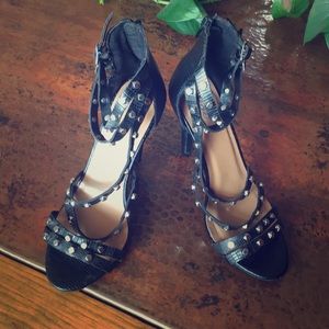 🎉Sale 5/$25 clothes and shoes! Black heels 7.5